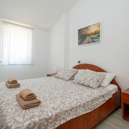 Apartments With A Parking Space Mandre, Pag - 16836 Exterior photo