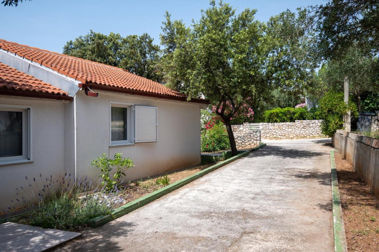 Apartments With A Parking Space Mandre, Pag - 16836 Exterior photo